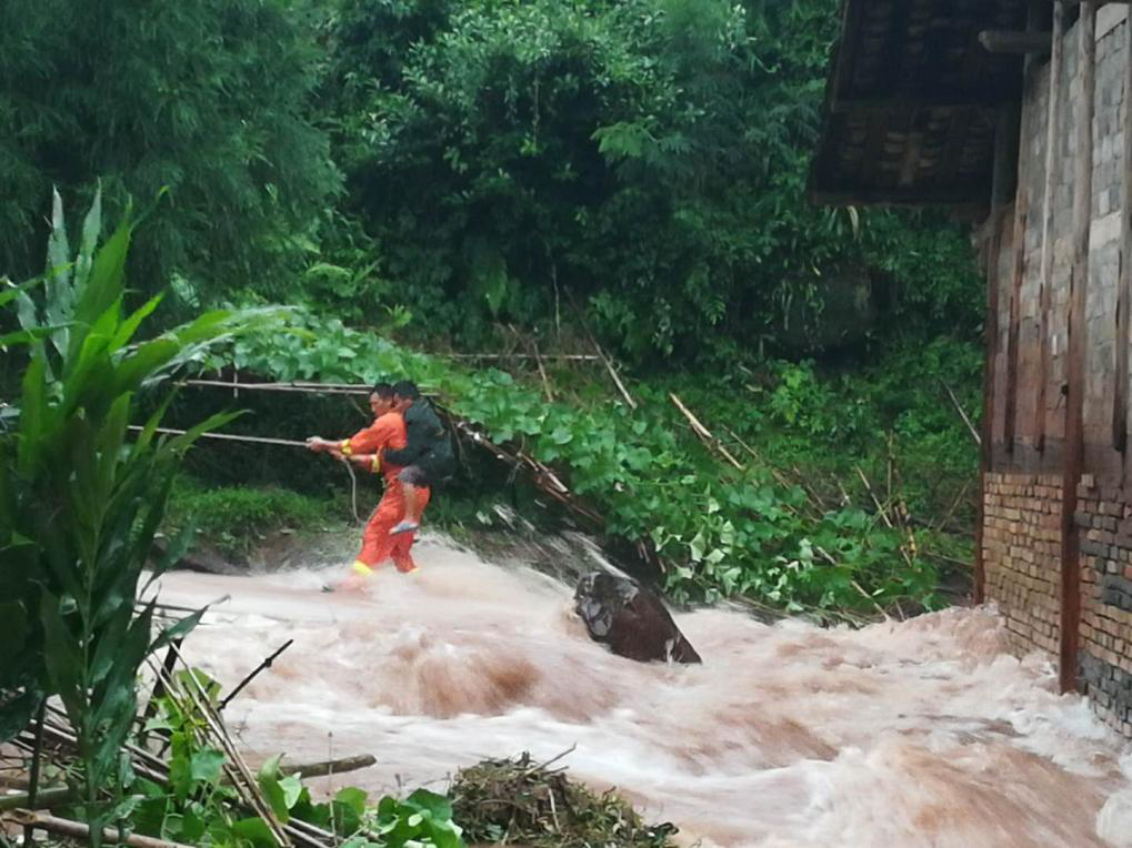 中尼樟木―塔托帕尼贸易路线上桥梁遭大雨冲毁