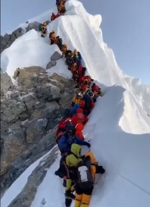 今秋在尼泊尔取得登山许可的人数骤减