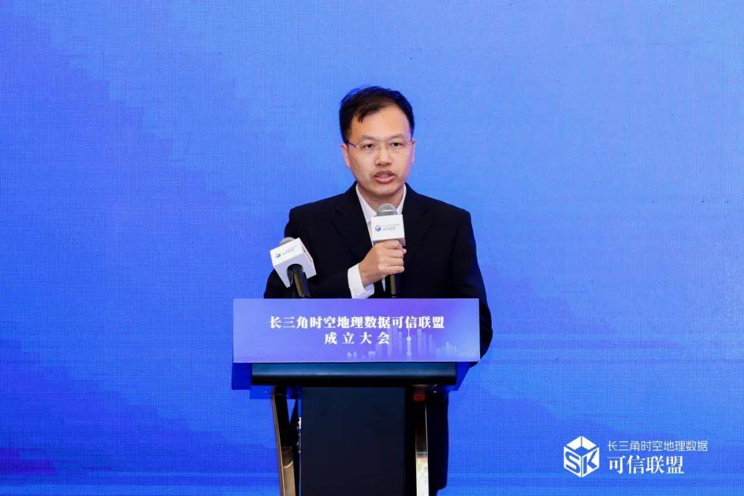 中办、国办：支持深圳探索数据交易、可信流通、收益分配等机制