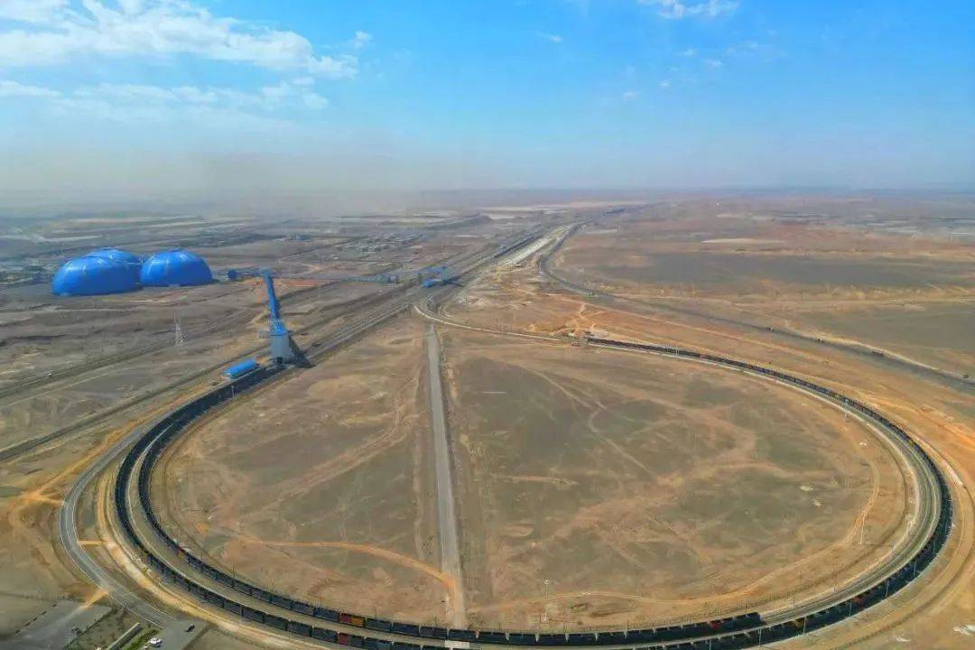 广汇能源“疆煤入豫”首班列车发运成功