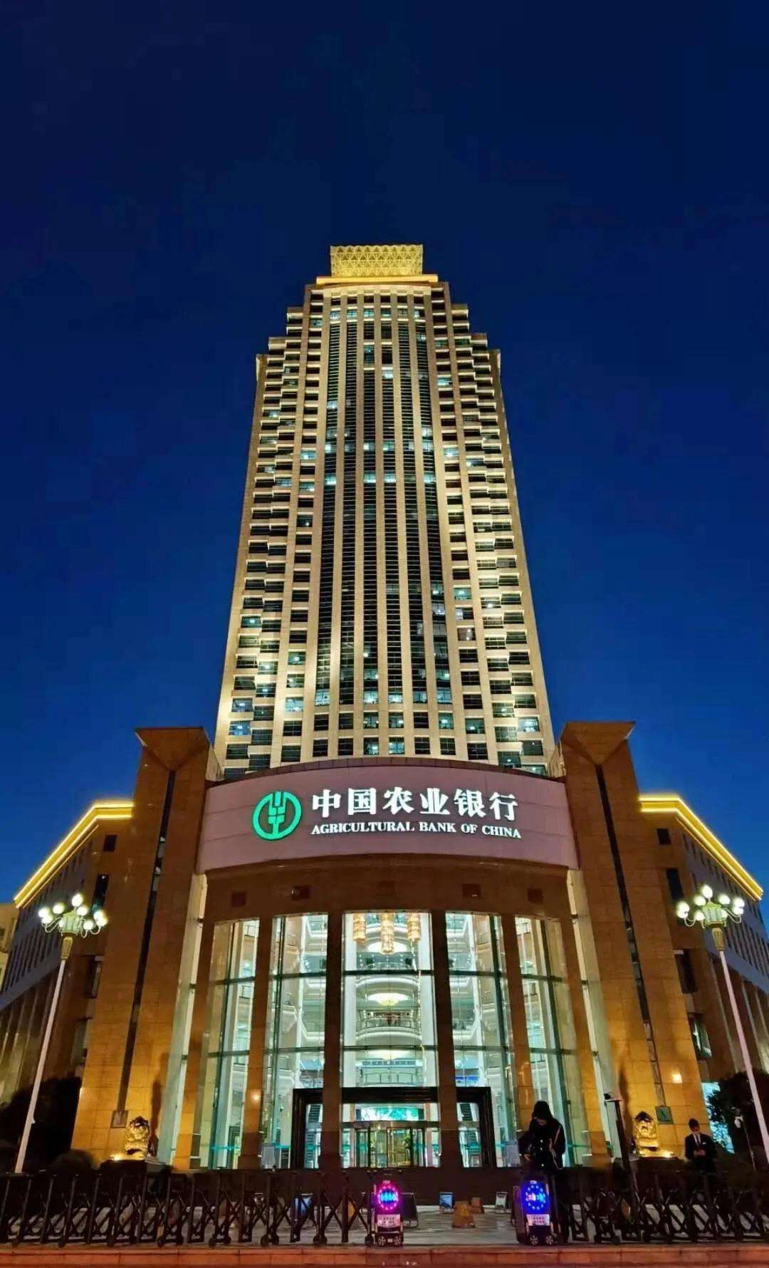 上饶农商行再踩监管“红线”，年内两任前董事长遭“终身禁业”，多家股东企业陷失信困扰